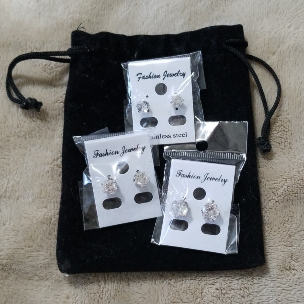 Rhinestone stud earrings